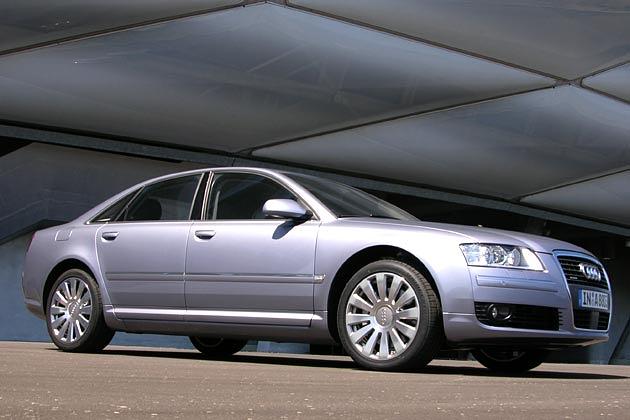 Der Auftritt des großen Audi ist eher "erscheinen" als "ankommen"
