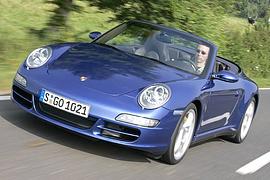 Porsche 911 C4 Cabrio im Test: Open-Elf mit Asphalt-Kleber