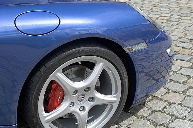 Tolle Stopper: Die Stahlbremsen des 911 bringen den Boliden sehr schnell zum Stehen