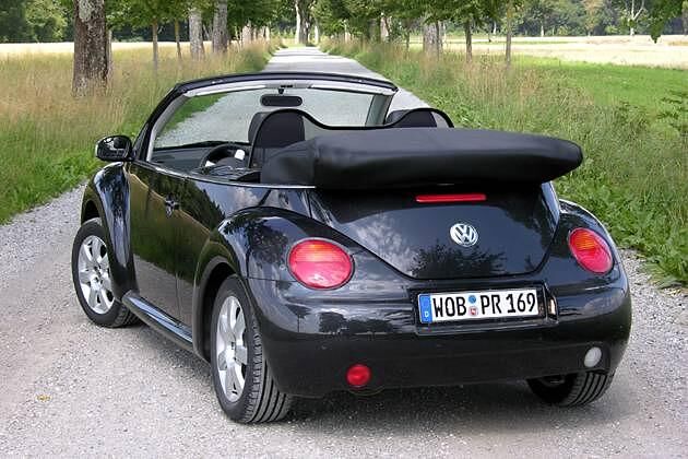 Die Persenning erinnert stark an das gute alte Käfer Cabrio