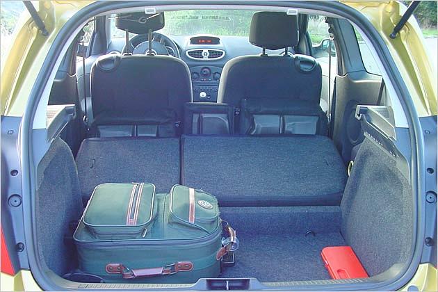 Maximal passen 1.028 Liter Gepäck in den Clio
