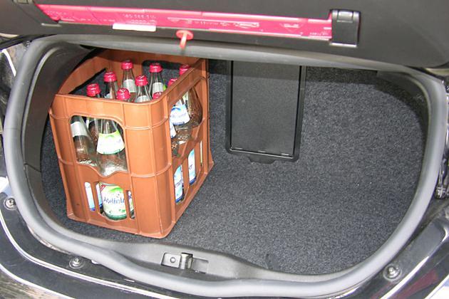 Für den Wochenendeinkauf eines Singles reicht der 201 Liter große Stauraum