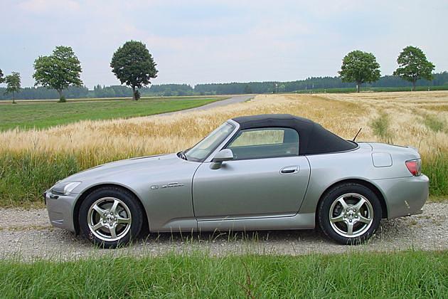 Auch mit Stoffhaube macht der S2000 eine gute Figur