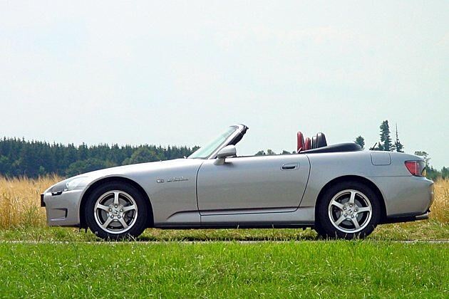 Mit 4,14 Metern Länge ist der S2000 etwa so lang wie ein VW Golf - aber um wie viel eleganter