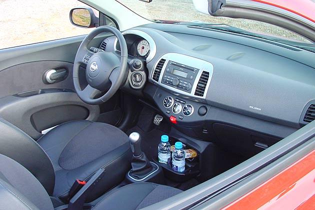 Der Micra C+C wird auf Wunsch mit einem schlüssellosen Startsystem angeworfen