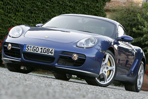 Bestechender Auftritt: Der Cayman kauert flach auf dem Asphalt