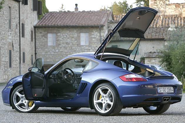 Große Heckklappe: Der Cayman hat einen 260-Liter-Kofferraum hinter den Sitzen