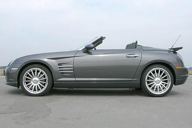 Der SRT-6 wird vorn mit 18-Zoll-Rädern, hinten mit 19-Zöllern bestückt