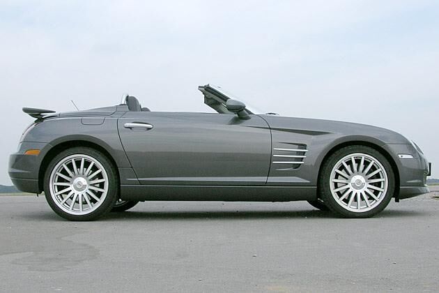 Die Luftauslässe sind auch beim normalen Roadster mit drei Metallstreben verkleidet