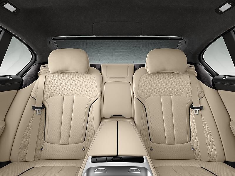 BMW M 760 Li xDrive - viel Platz im edlen Fond