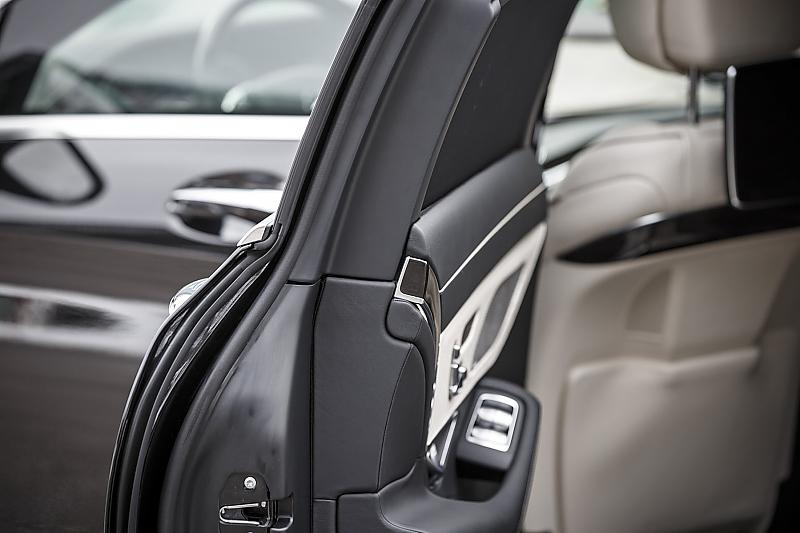 Mercedes S 600 Guard Panzerung - zentimeterdicke Scheiben
