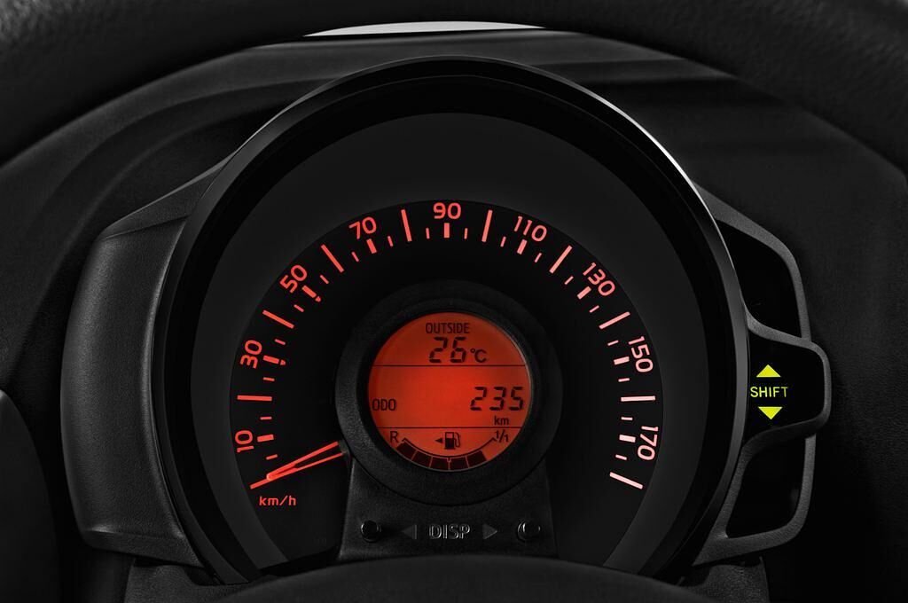 Citroen C1 (Baujahr 2016) Airscape Feel 3 Türen Tacho und Fahrerinstrumente
