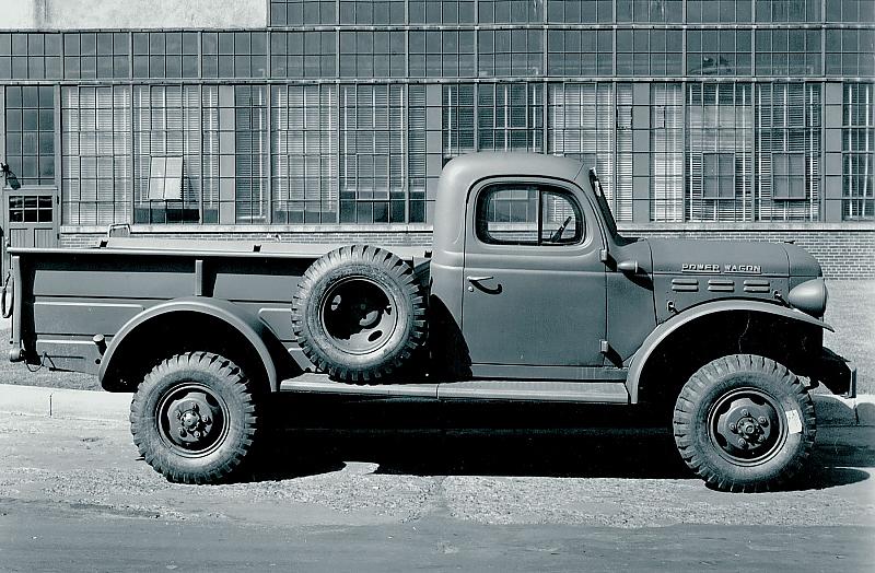 Der Dodge Power Wagon (1951) hatte einen Vierrad-Antrieb