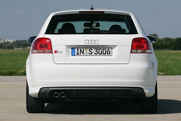 Kein Protzer: Am Heck gibt es nur ein Doppelrohr