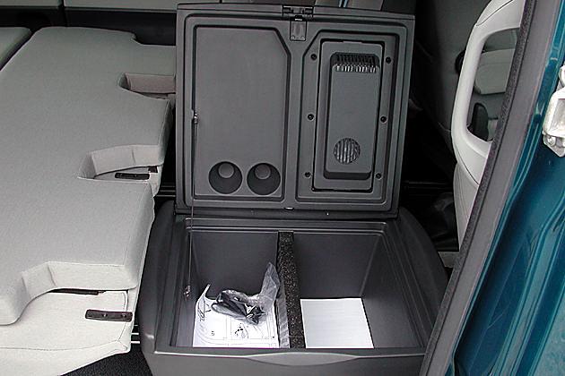 Sie wird ans Bordnetz angeschlossen und dient so als Kühlschrank