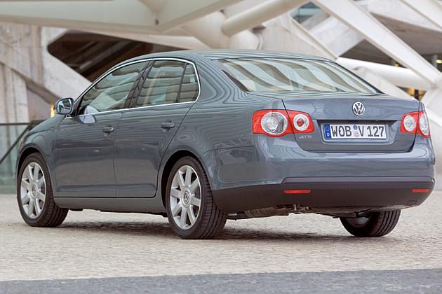 Für eine Stufenheck-Limousine der Mittelklasse bietet der Jetta ein schickes Design
