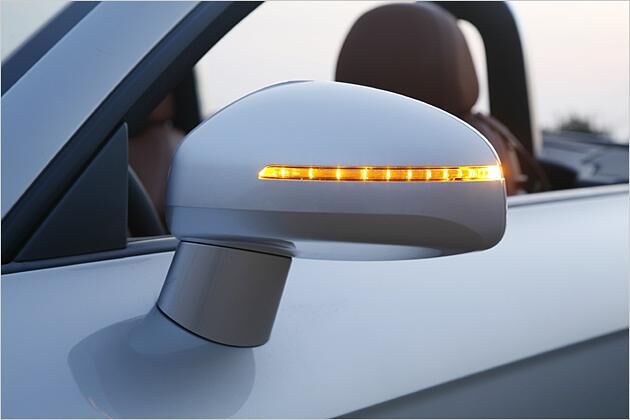 Blinker in den Außenspiegelgehäusen