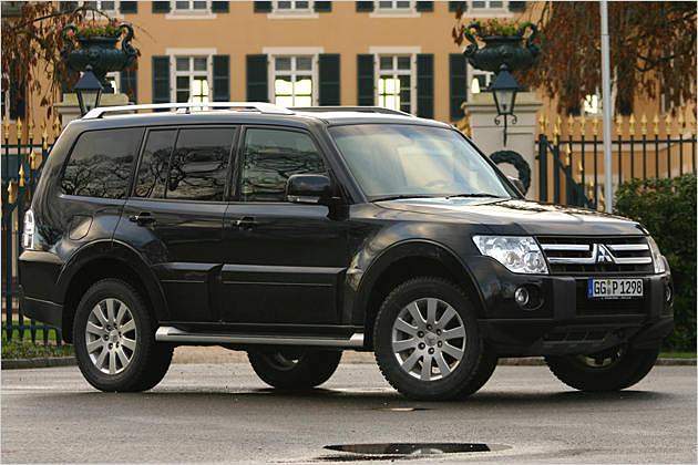 Den Mitsubishi Pajero gibt es als Fünf- und auch als Dreitürer