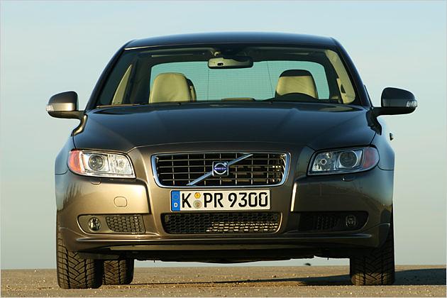 Das Gesicht wirkt deutlich dynamischer als beim alten S80