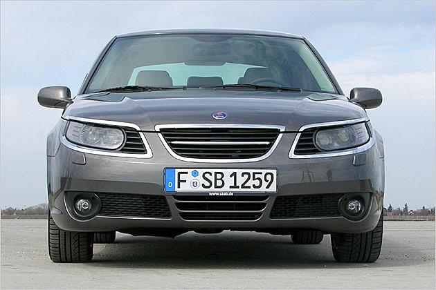 Brille auf: Der Schwede wirkt seit dem Facelift frischer