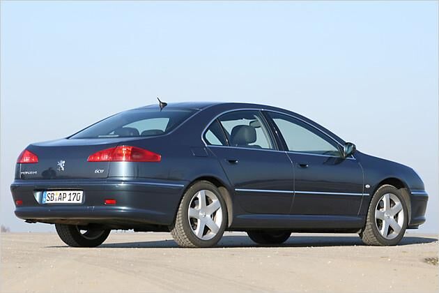 Ohne den Schriftzug am Heck würden viele den 607 nicht als Peugeot erkennen