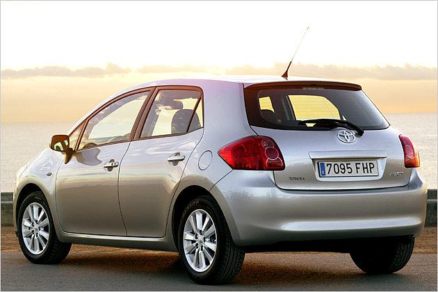 Vor allem aus dieser Perspektive ist der Auris dem VW Golf nicht ganz unähnlich
