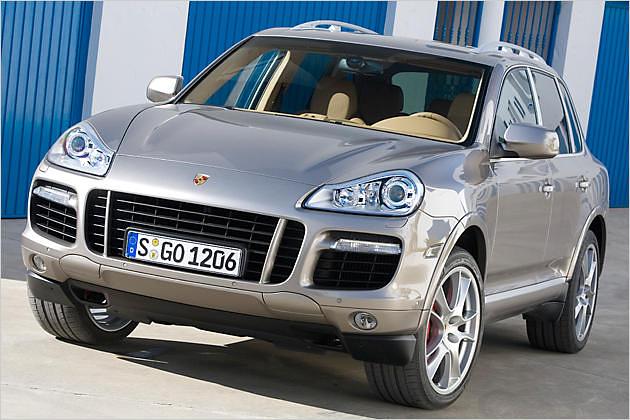 Serie beim Turbo: 18-Zoll-"Turbo-II"-Räder, Powerdomes in der Motorhaube
