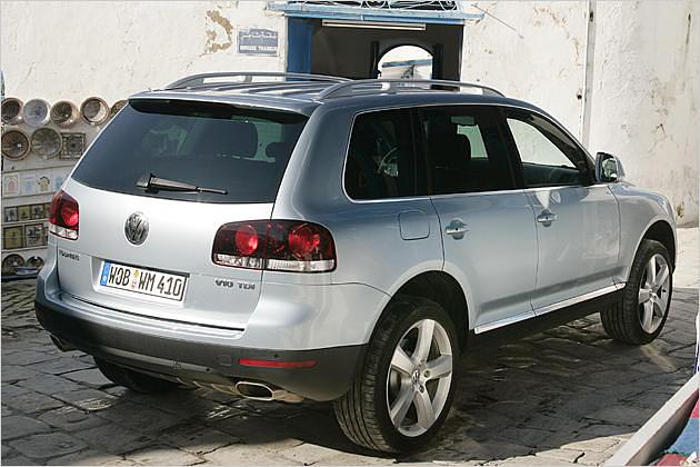 Der Dachspoiler am Heck des Touareg wurde aerodynamisch verbessert