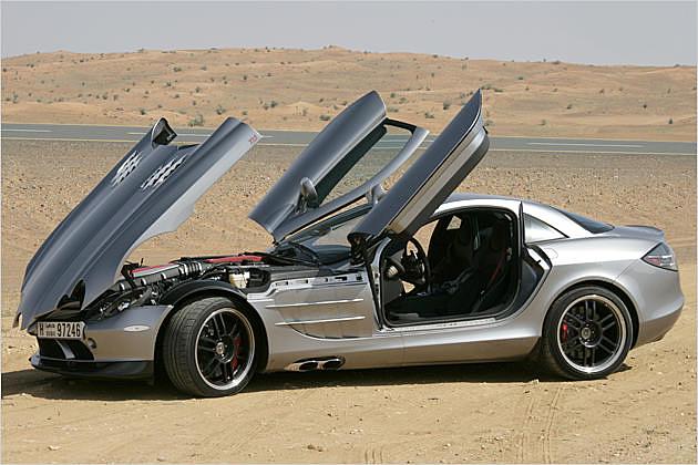 Die halbe Länge des SLR McLaren geht für den Motorraum drauf