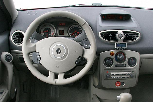 Der Arbeitsplatz im Clio 2.0 Automatik