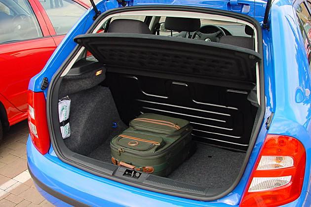 Dank niedriger Ladekante und weit öffnender Heckklappe gut nutzbar: Der 260 Liter fassende Kofferraum