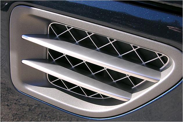 Auch durch die seitlichen Luftöffnungen zeichnet sich der Range Rover Sport aus