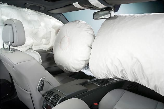 Beim Crash kommen eine Reihe von Airbags zum Einsatz