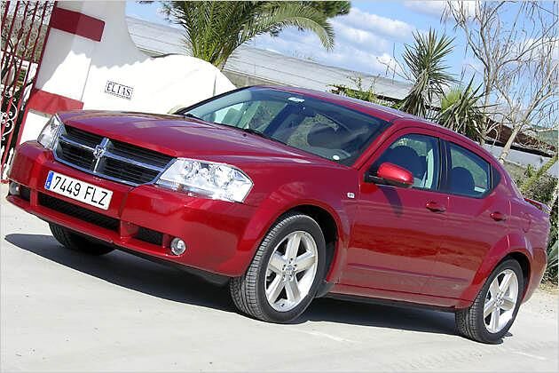 Aggressiver Blick: Der Auftritt des Dodge Avenger (Avenger = Rächer)