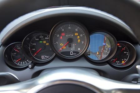 Porsche Cayenne GTS: Drehzahlmesser in der Mitte