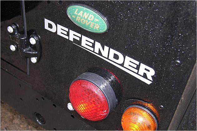 Der "Defender"-Schriftzug ist ans Heck gewandert