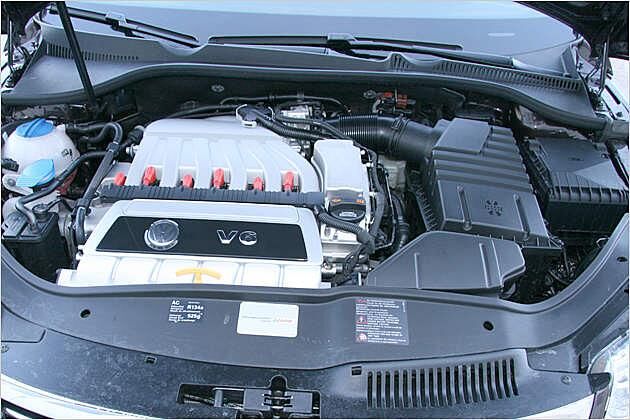 Der V6 liefert 250 PS