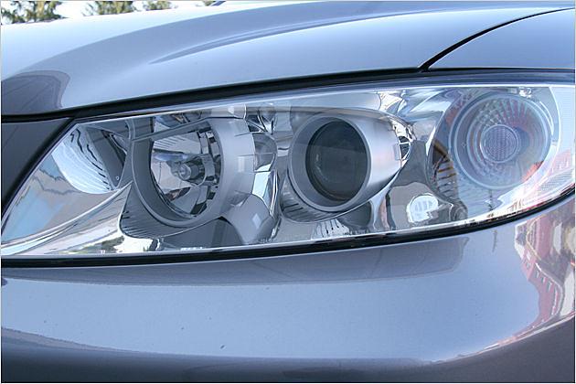 Die Lampen vorn sind hinter Klargläsern untergebracht