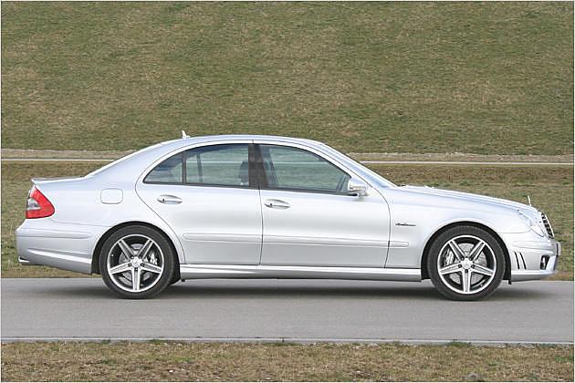Durch das Sportfahrwerk liegt die gepimpte E-Klasse etwas tiefer