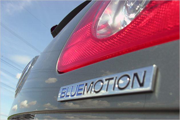 Auch am Heck des Wagens weist ein Logo auf das umweltorientierte Modell hin