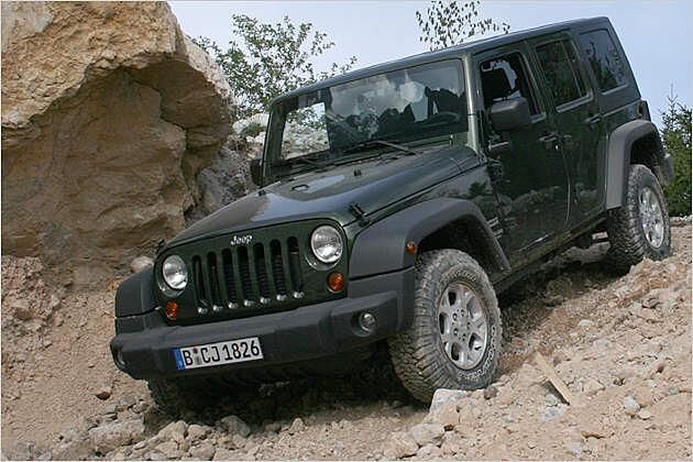 Auf losem und steinigem Untergrund ist der Jeep zu Hause