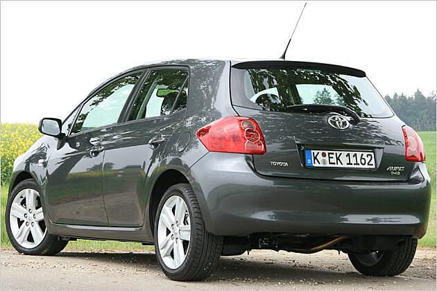 Als Fünf- und Dreitürer wird der kompakte Toyota angeboten