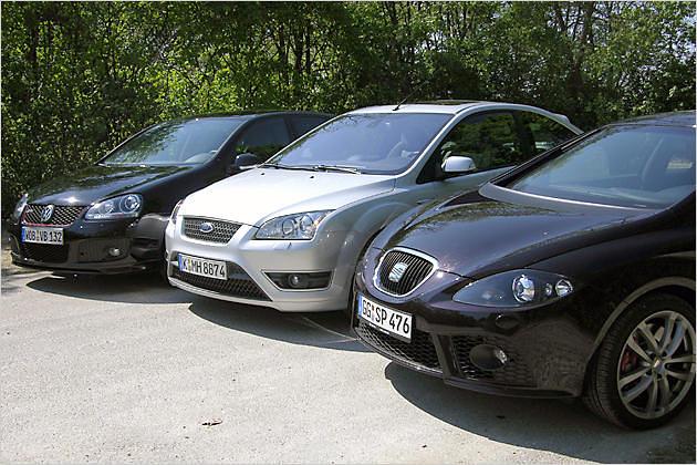 Der Ford Focus ST (Mitte) bringt es auf 225 PS