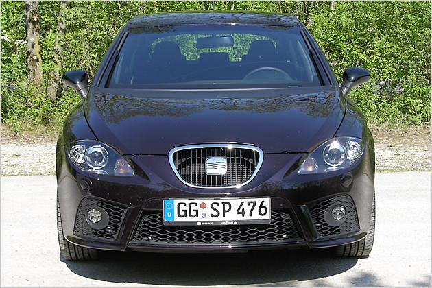 Der Leon Cupra trägt den wappenförmigen Seat-Grill