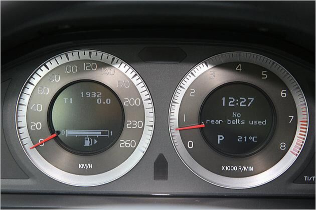 Mit digitalen Displays: Die beiden Rundinstrumente