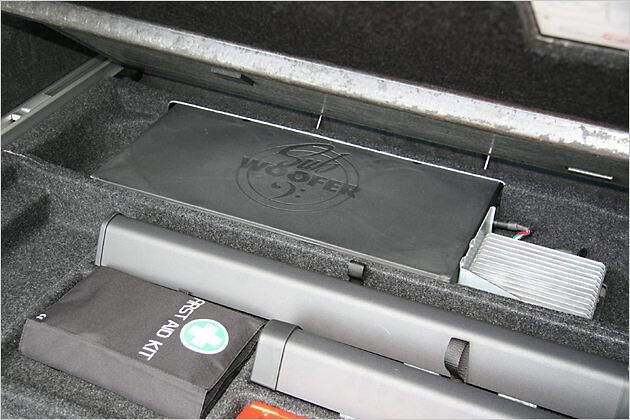 Im Kofferraum befindet sich der Subwoofer der optionalen Dynaudio-Anlage