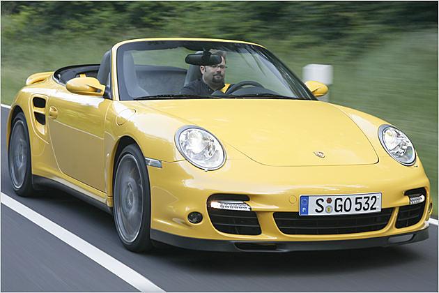 Offen knackt das Cabriolet die 300-km/h-Marke