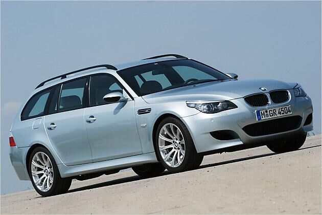 Die Seitenschweller sind etwas breiter als beim normalen BMW 5er