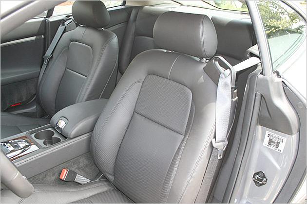 Ein Sofa kann fast nicht bequemer sein als die Sitze des XK