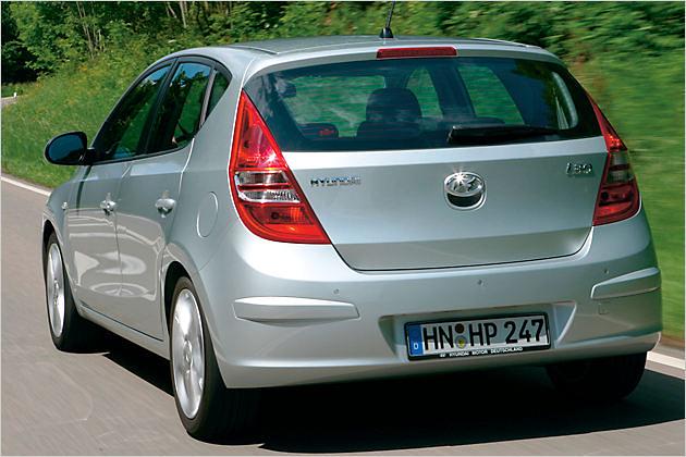Schickes Heck mit optischen Anleihen beim BMW 1er und der Mercedes A-Klasse
